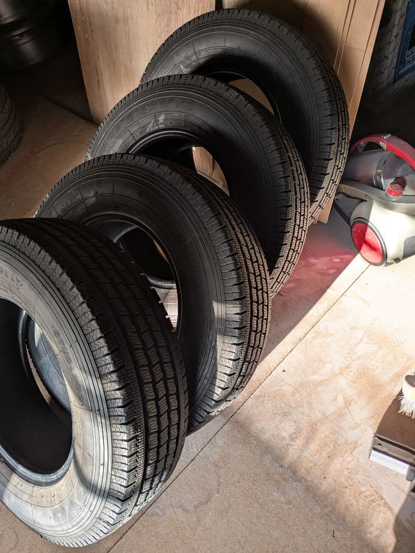 説明必読2 TOYO DELVEX スタッドレスタイヤ 195/80R15 2本