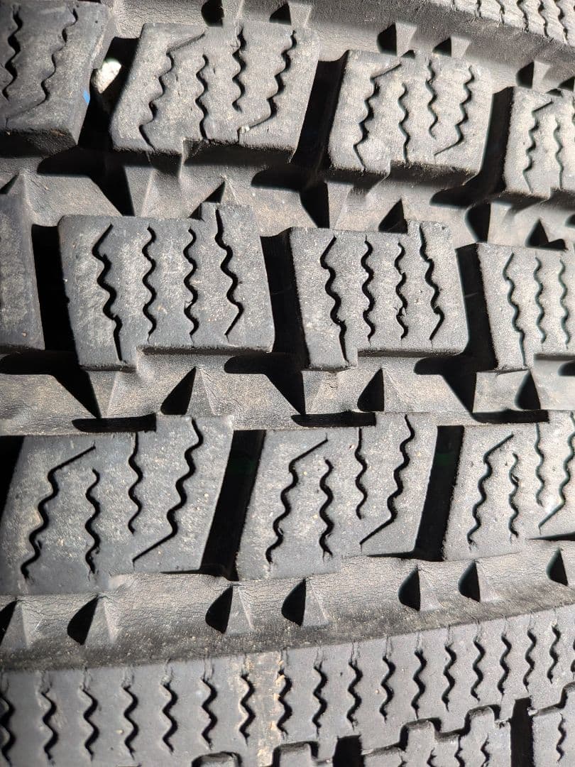 説明必読2 TOYO DELVEX スタッドレスタイヤ 195/80R15 2本