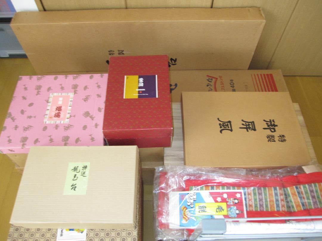 ➂雛人形　七段飾り（御雛道具、親王台）