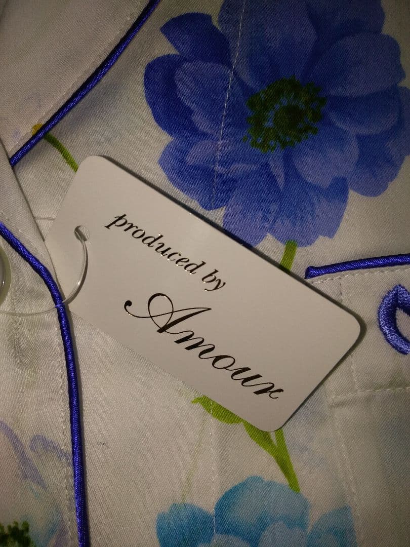 新品タグ付き☆ミラショーン　パジャマ上下　コットン綿サテン　Mサイズ　花柄ブルー