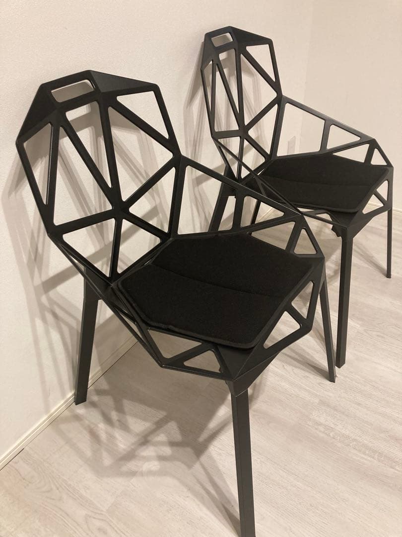 ③ 幾何学デザイン ブラックチェア1脚(専用クッション付き)