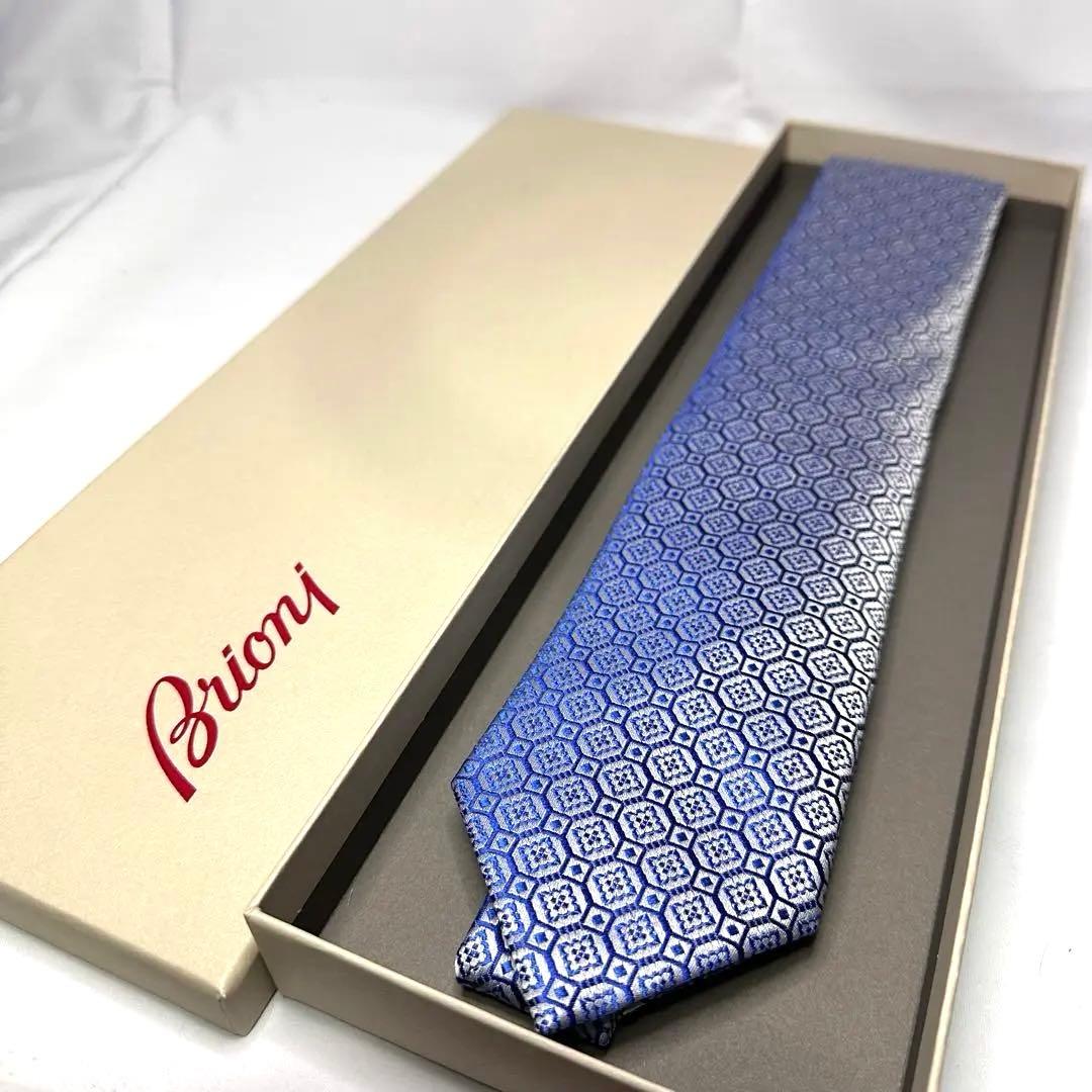 新品タグ付☆ブリオーニ☆ネクタイ☆ブルー☆シルバー☆パターン柄☆光沢☆682