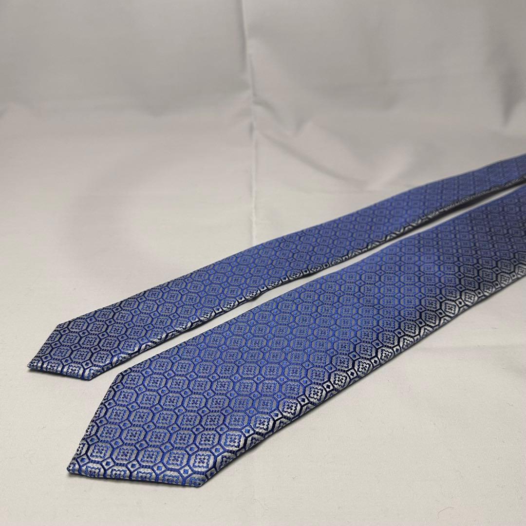 新品タグ付☆ブリオーニ☆ネクタイ☆ブルー☆シルバー☆パターン柄☆光沢☆682