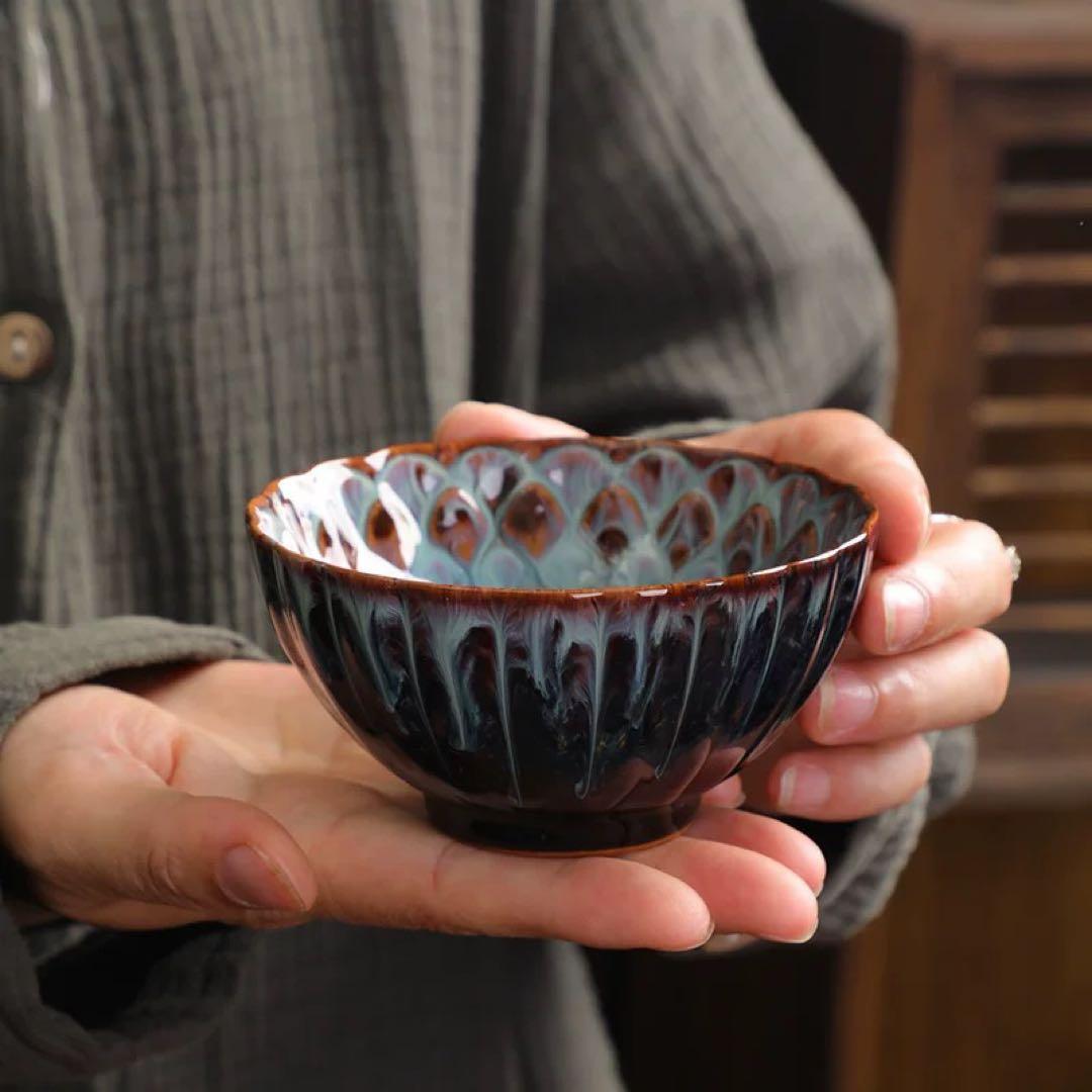 波模様の黒青茶碗