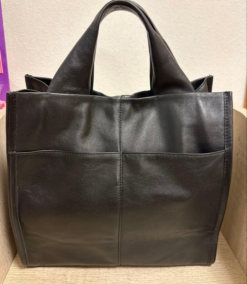 美品イアパピヨネ　ダブルエンボススクエアトートバッグMサイズ ブラック