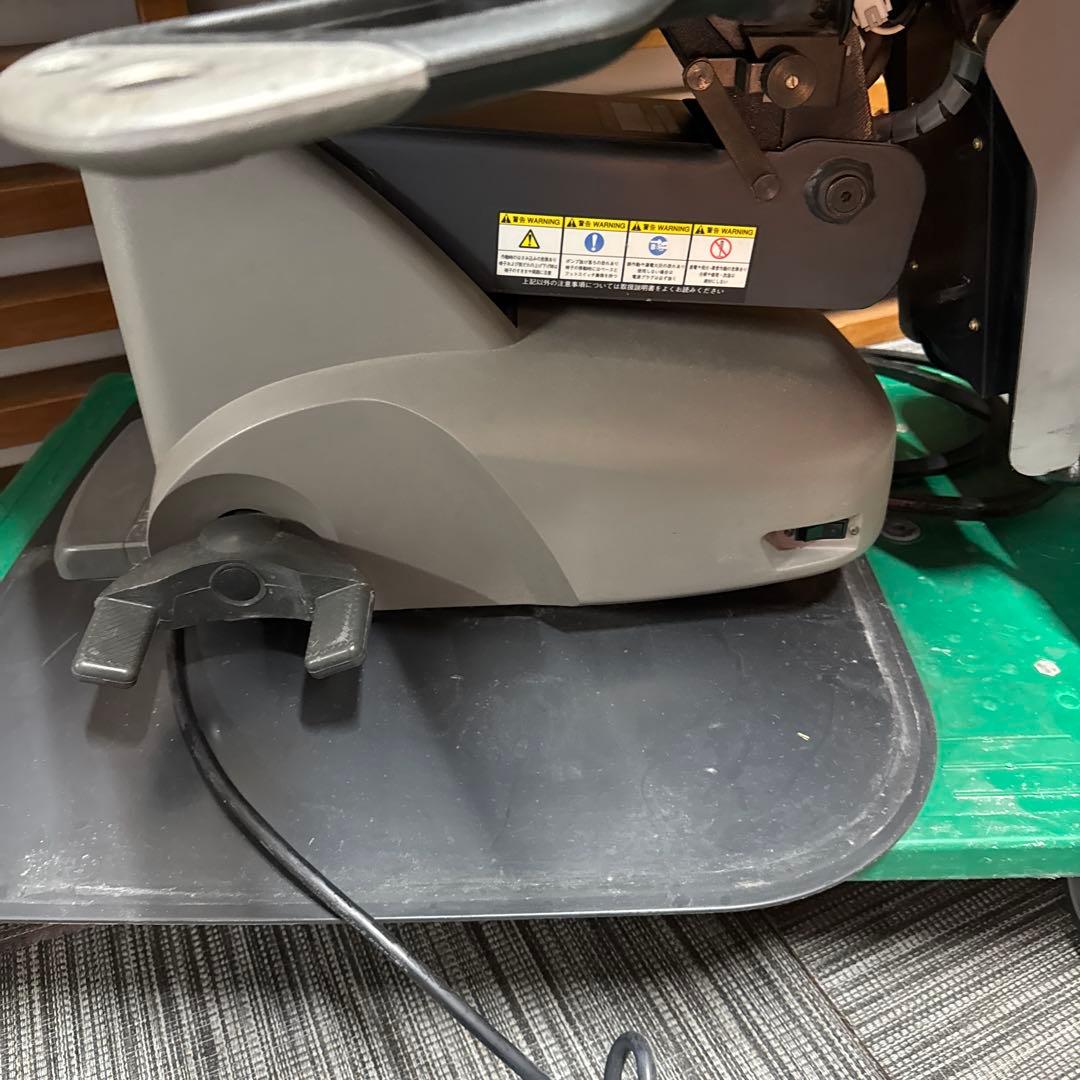 ◆2◆タカラベルモント、バーバー　電動カットチェア.一流ブランド