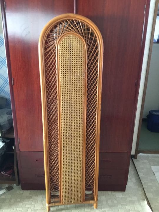 洋服タンスとトウのつい立て