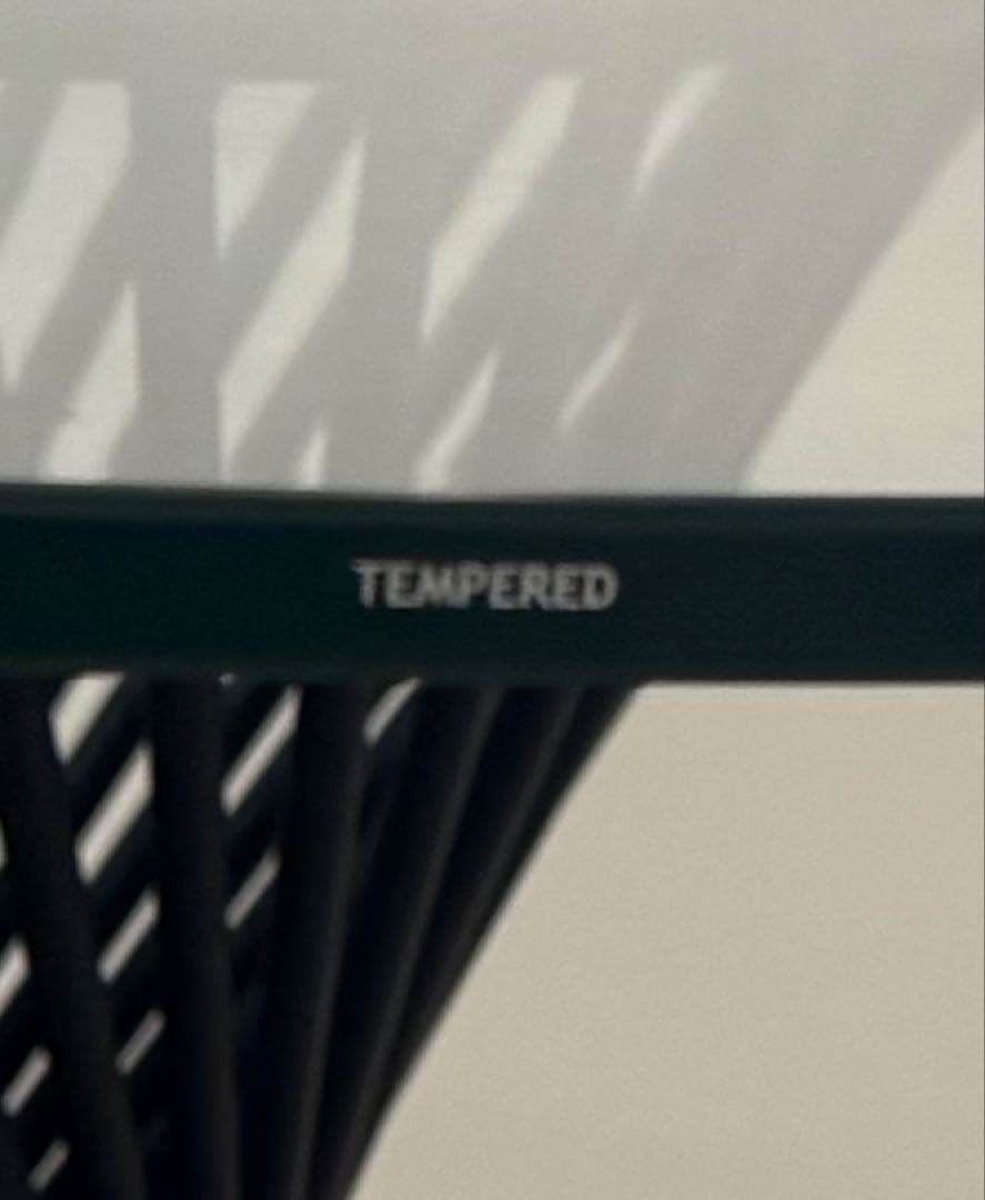 カリガリスボルテックス 円形ダイニングテーブル