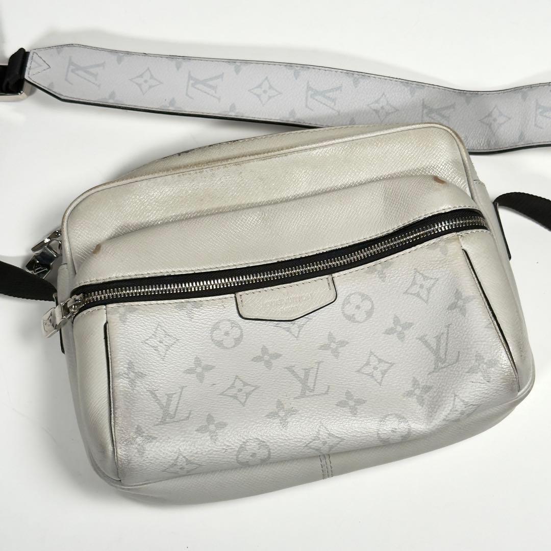 LOUIS VUITTONルイヴィトン アウトドアメッセンジャーショルダーバッグ