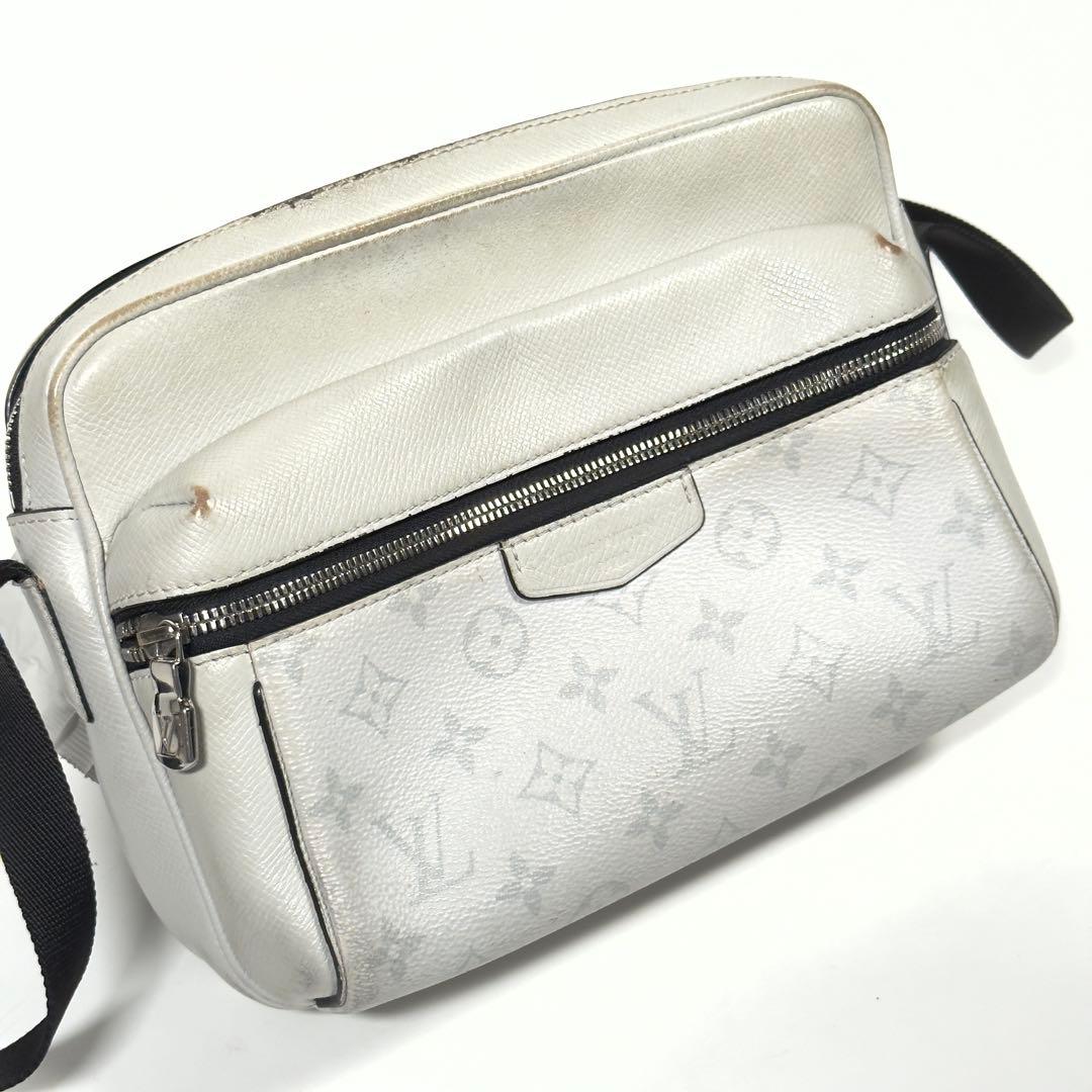 LOUIS VUITTONルイヴィトン アウトドアメッセンジャーショルダーバッグ