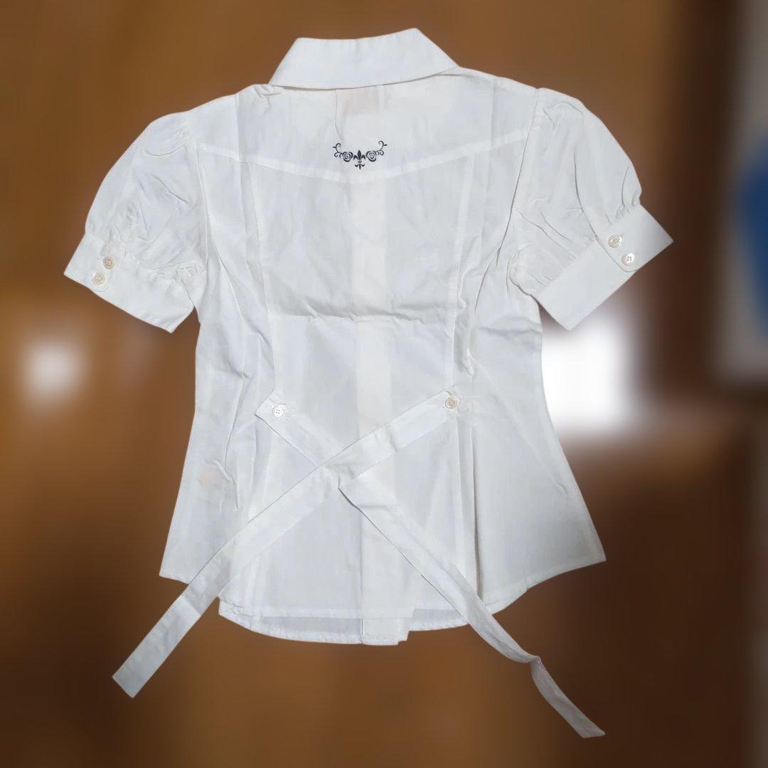 ま*ん様 メタモルフォーゼ中古パフスリーブ半袖ブラウス白、百合の紋章