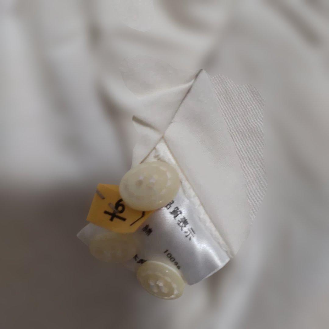 ま*ん様 メタモルフォーゼ中古パフスリーブ半袖ブラウス白、百合の紋章