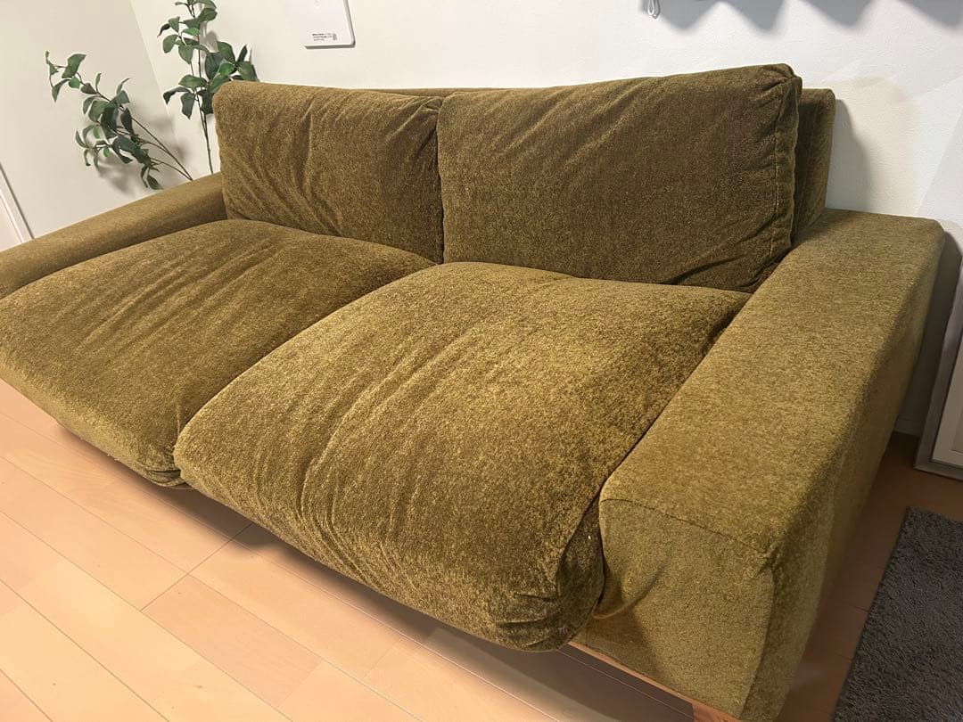 リセノ　オリーブグリーン ファブリック 2人掛けソファ