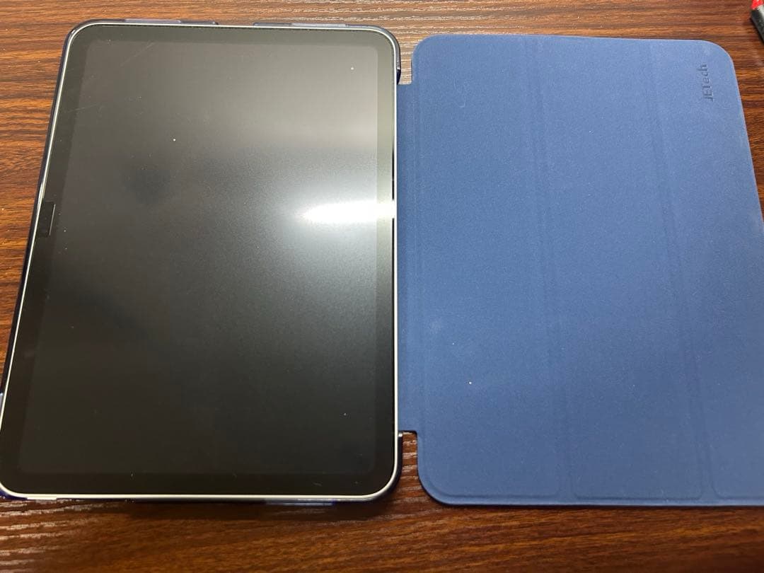 Apple iPad シルバー 10世代 Wi-Fiモデル 本体 カバー付き