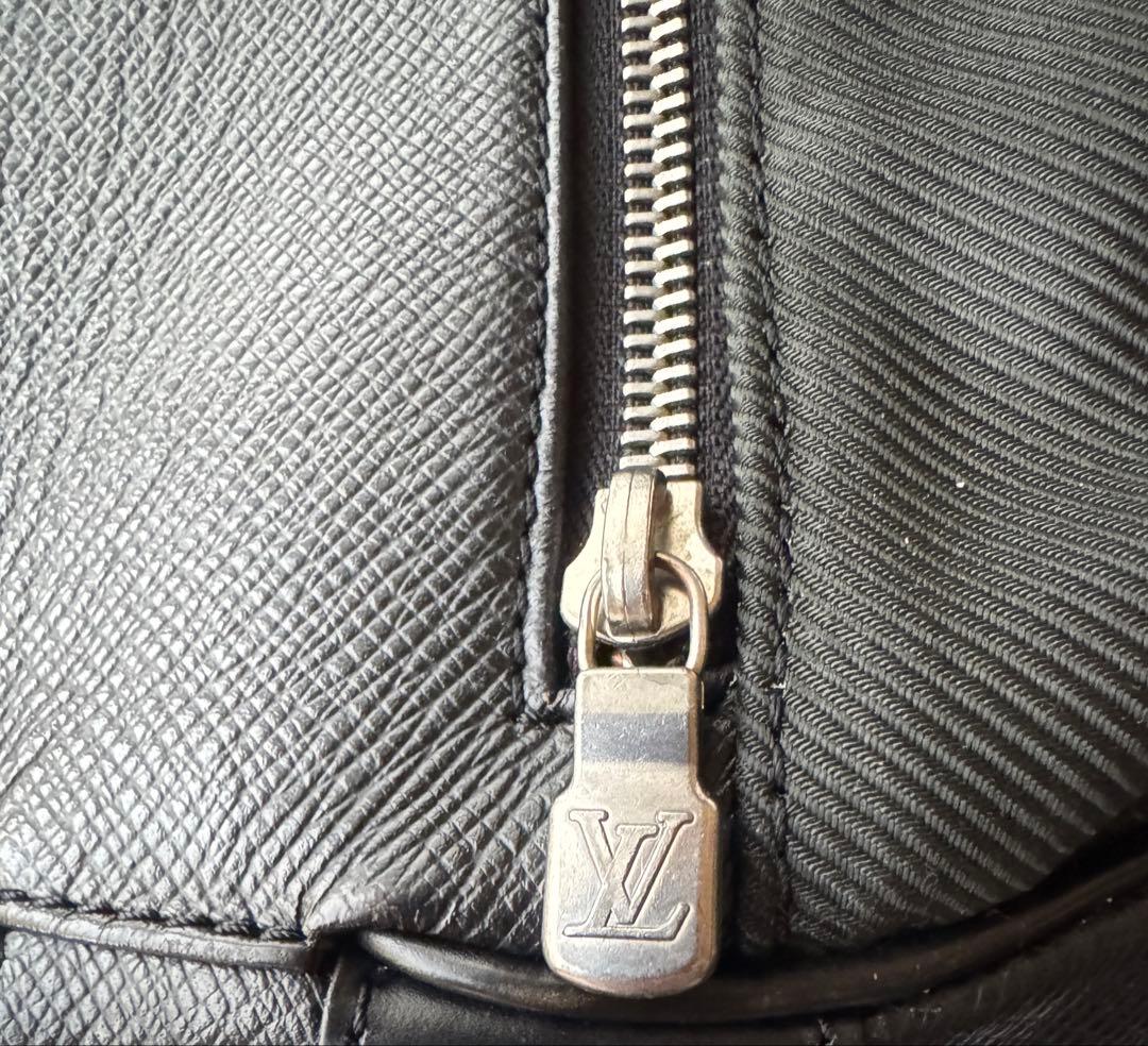 ルイヴィトン タイガ ヴィクトール メッセンジャーバッグ ショルダーバッグ