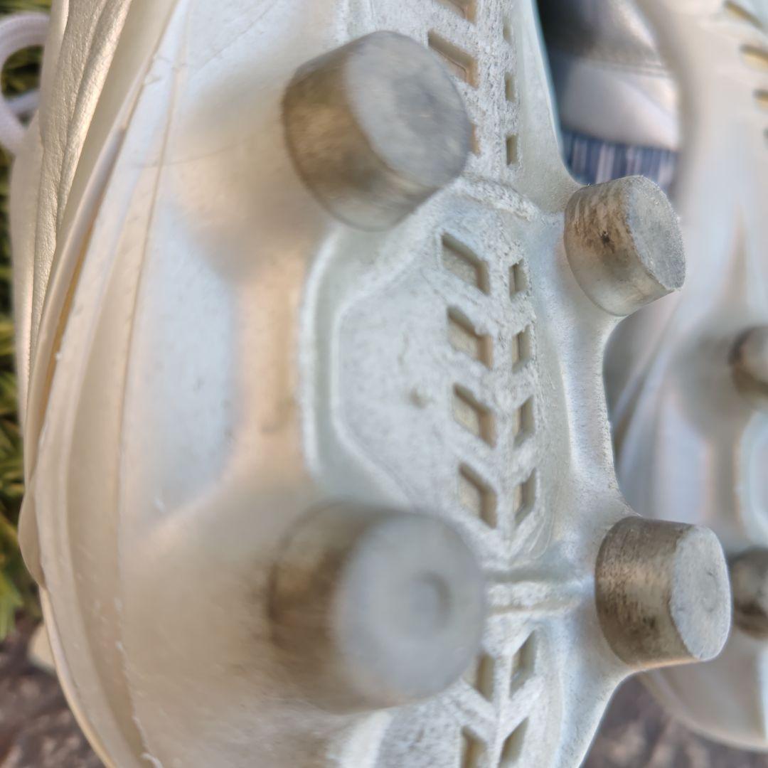 日本未発売 モレリアネオ4 エリート P1GA253204　25.5cm