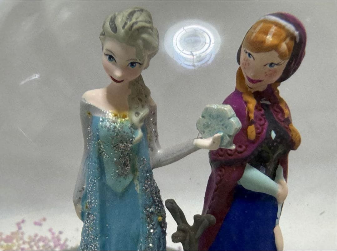 ディズニーストア アナと雪の女王 オルゴール付きスノーグローブ
