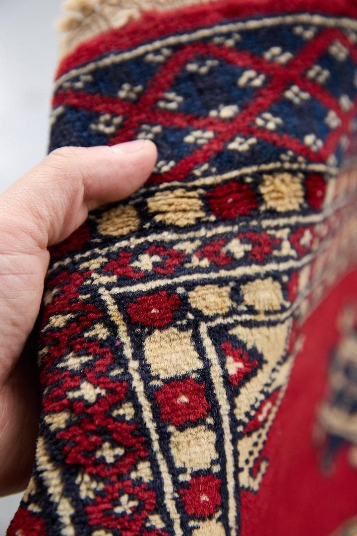 ヴィンテージラグ　トライバルラグ　パキスタン産（104×62cm）赤　ベージュ