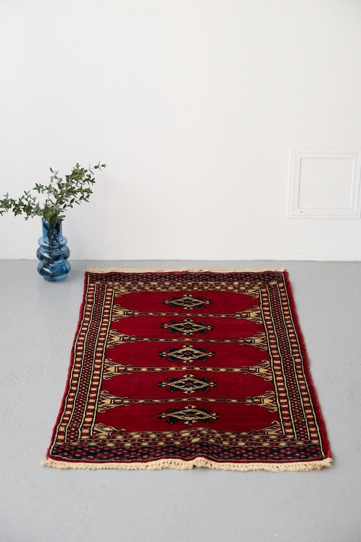 ヴィンテージラグ　トライバルラグ　パキスタン産（104×62cm）赤　ベージュ