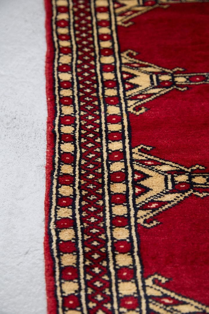 ヴィンテージラグ　トライバルラグ　パキスタン産（104×62cm）赤　ベージュ