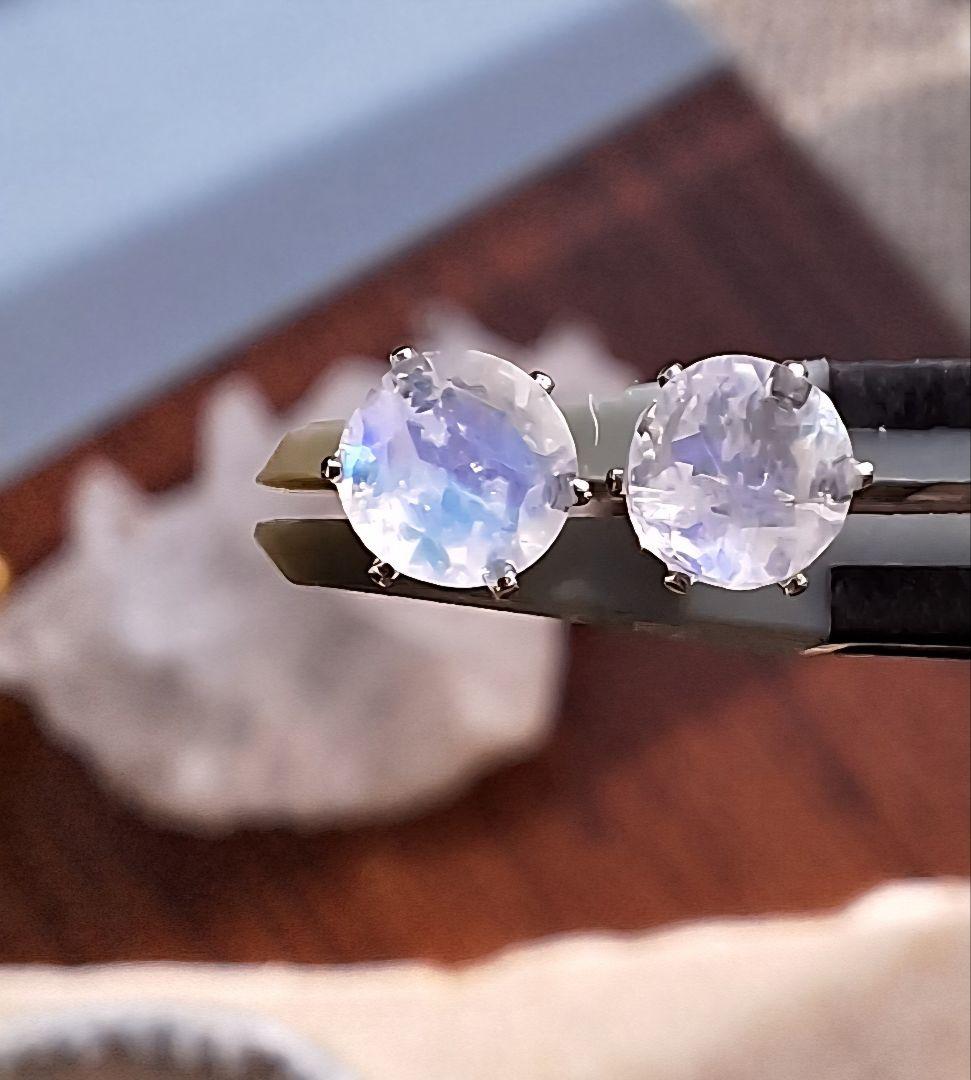 ②ムーンストーン4mmスタッドピアス　サージカルステンレス