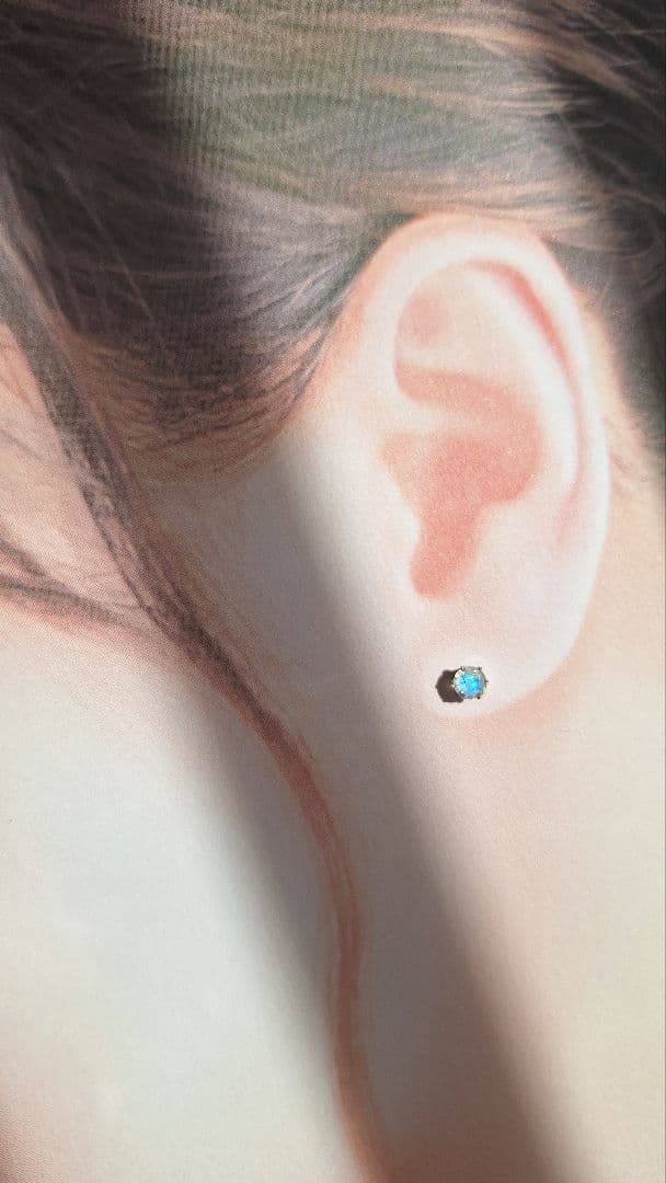 ②ムーンストーン4mmスタッドピアス　サージカルステンレス