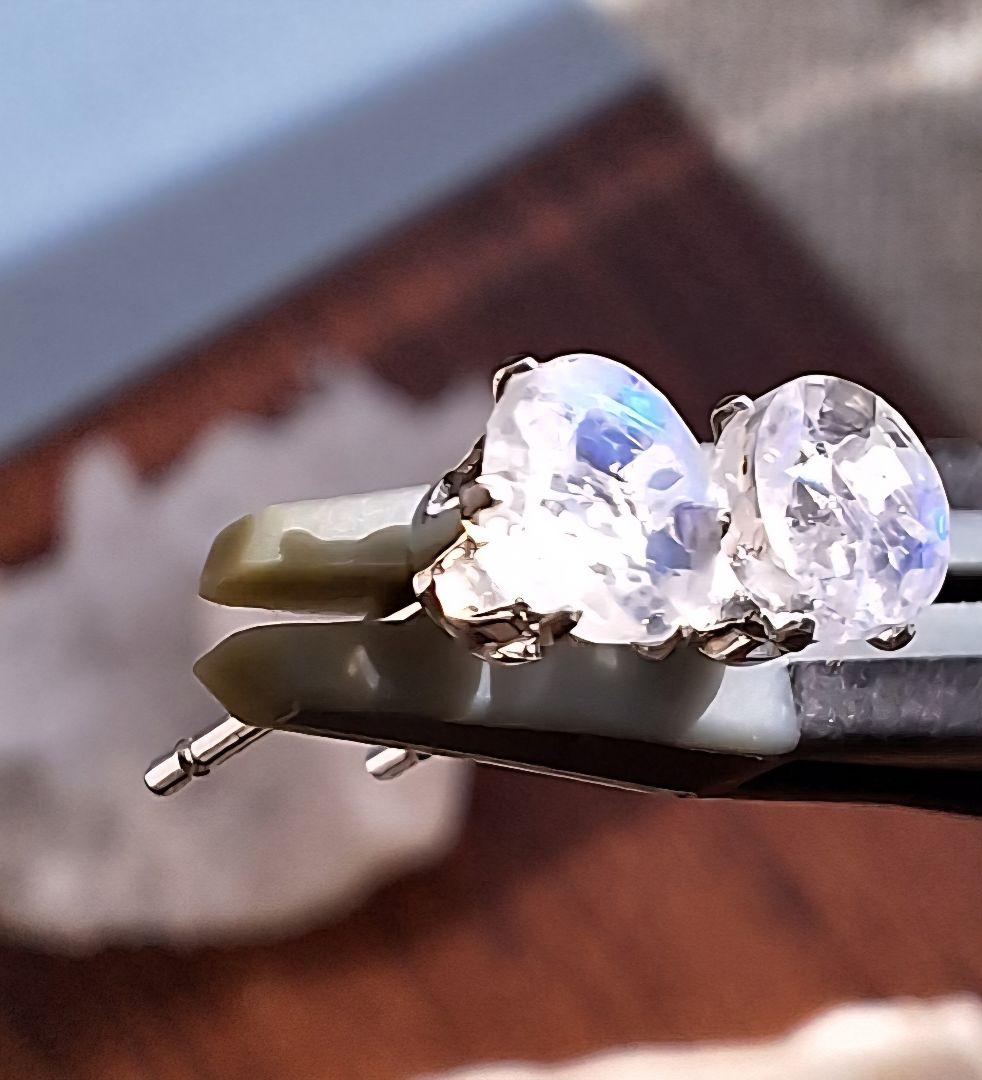 ②ムーンストーン4mmスタッドピアス　サージカルステンレス