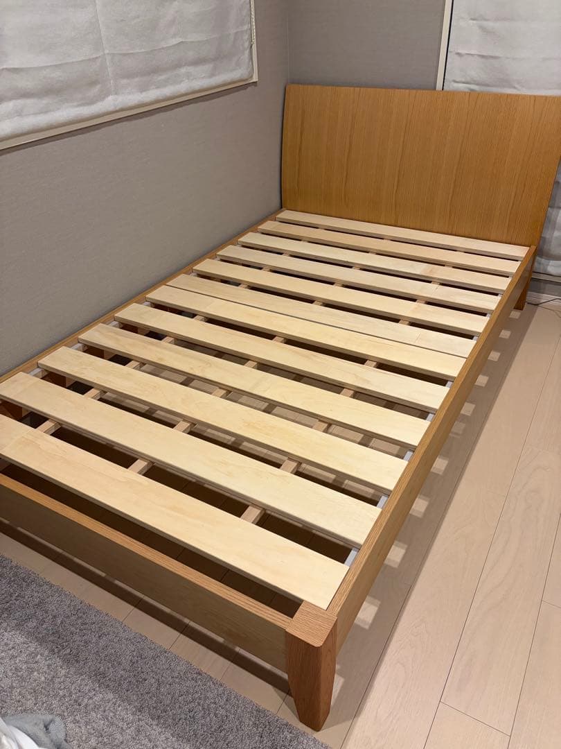 アクタス　セミダブルベッドフレーム