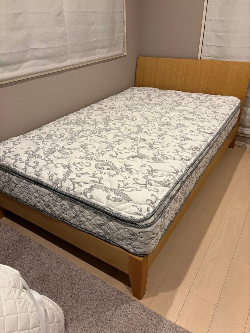 アクタス　セミダブルベッドフレーム