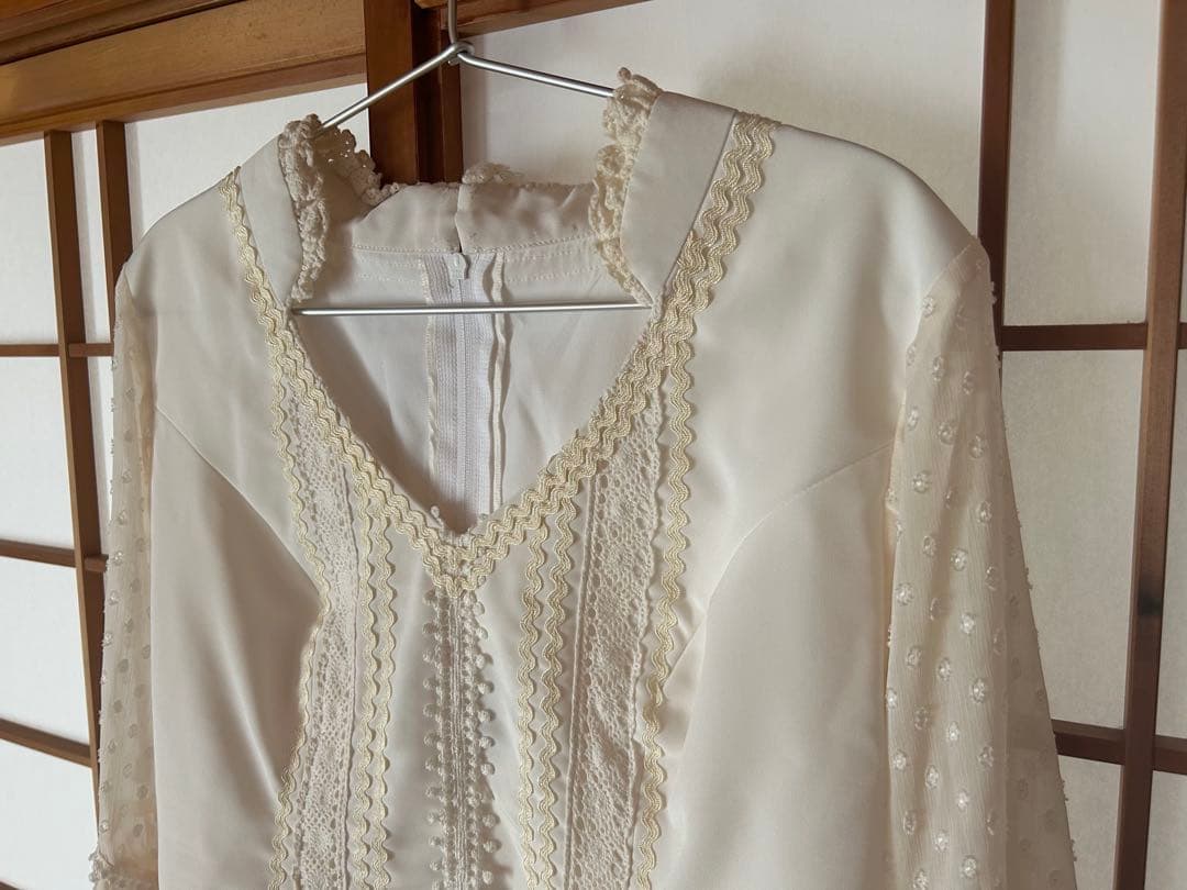 【KAZUMI】ソニアジョーンズ アイボリー ブラウス・レース装飾