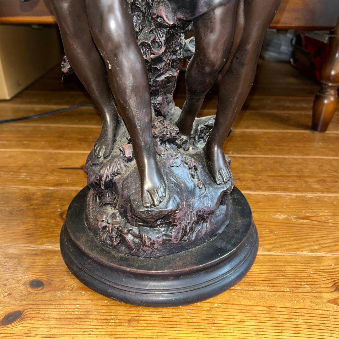 アンティーク調人形付きライトスタンド￼