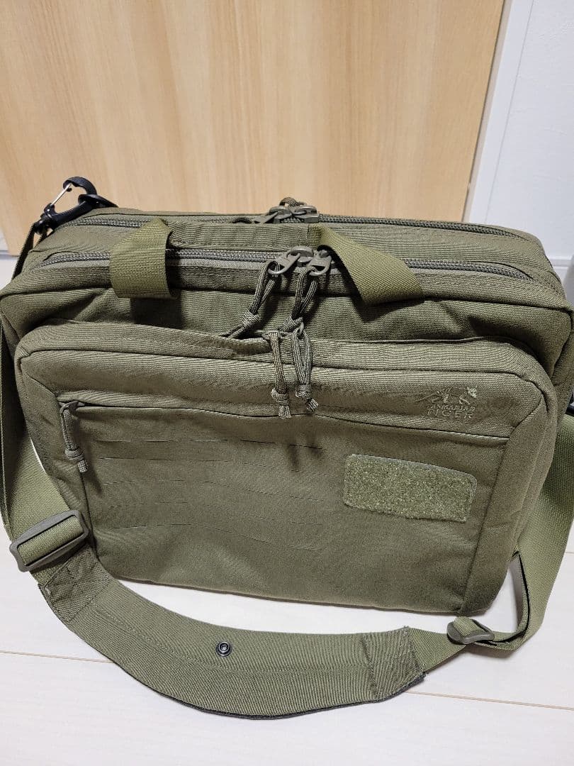 TASMANIAN TIGER オリーブグリーンバッグ