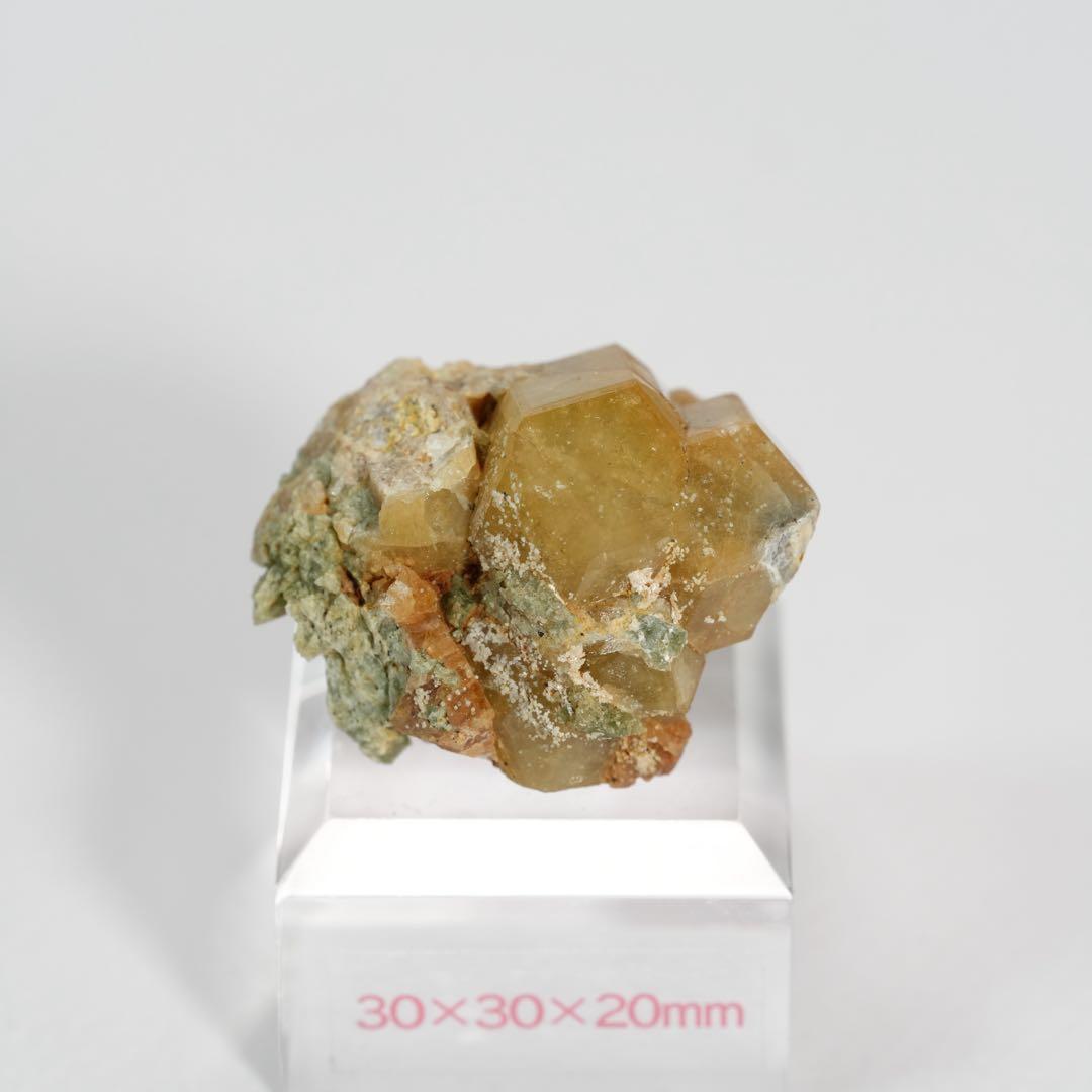 【激レアイエローカラー】トパゾライト ガーネット 33×25×20mm