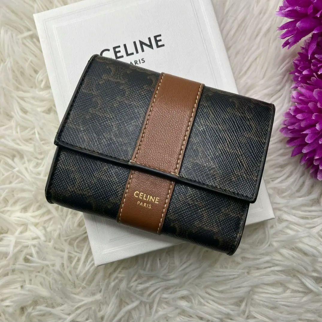 ラテ様✨ CELINE スモール トリフォールド ウォレット トリオンフ レザー