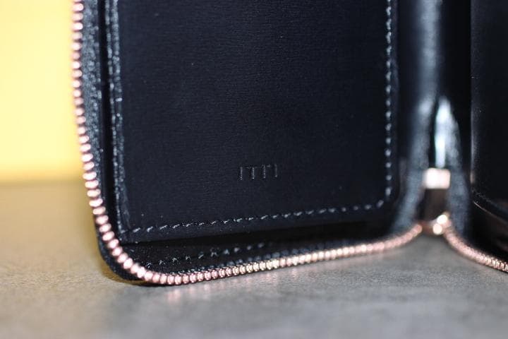 ITTI イッチ CRISTY VERY COMPACT WLT 黒 クロコ
