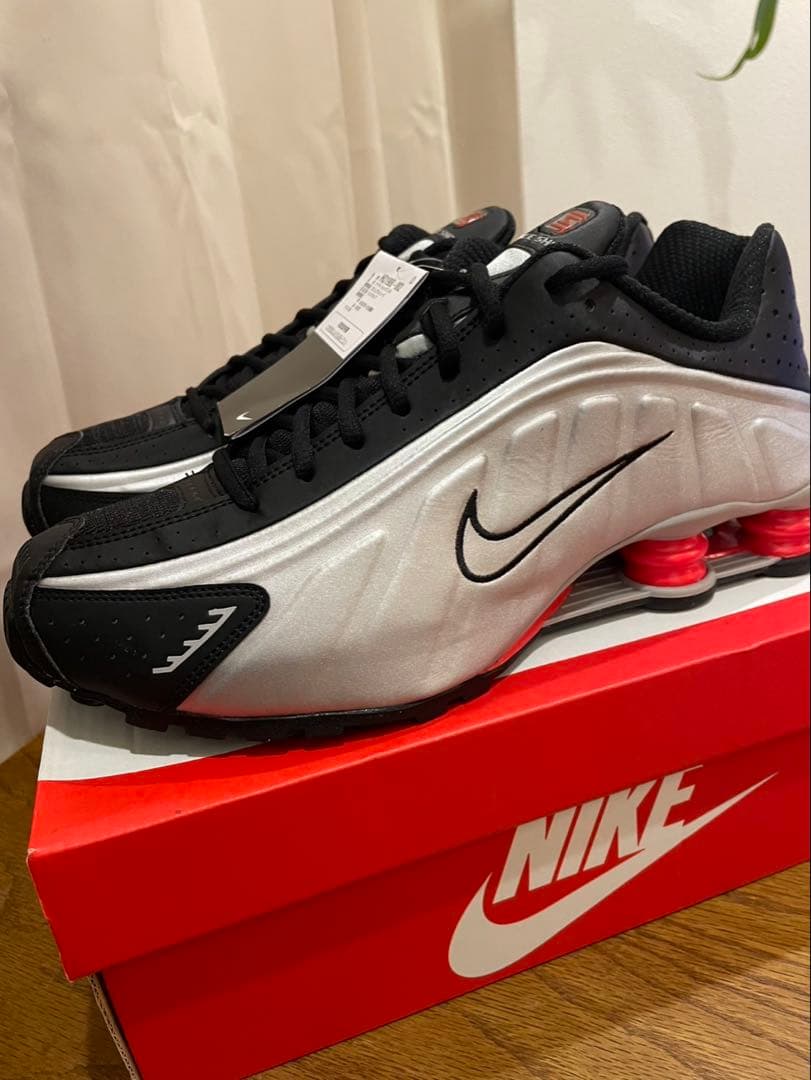 靴 Nike Shox R4