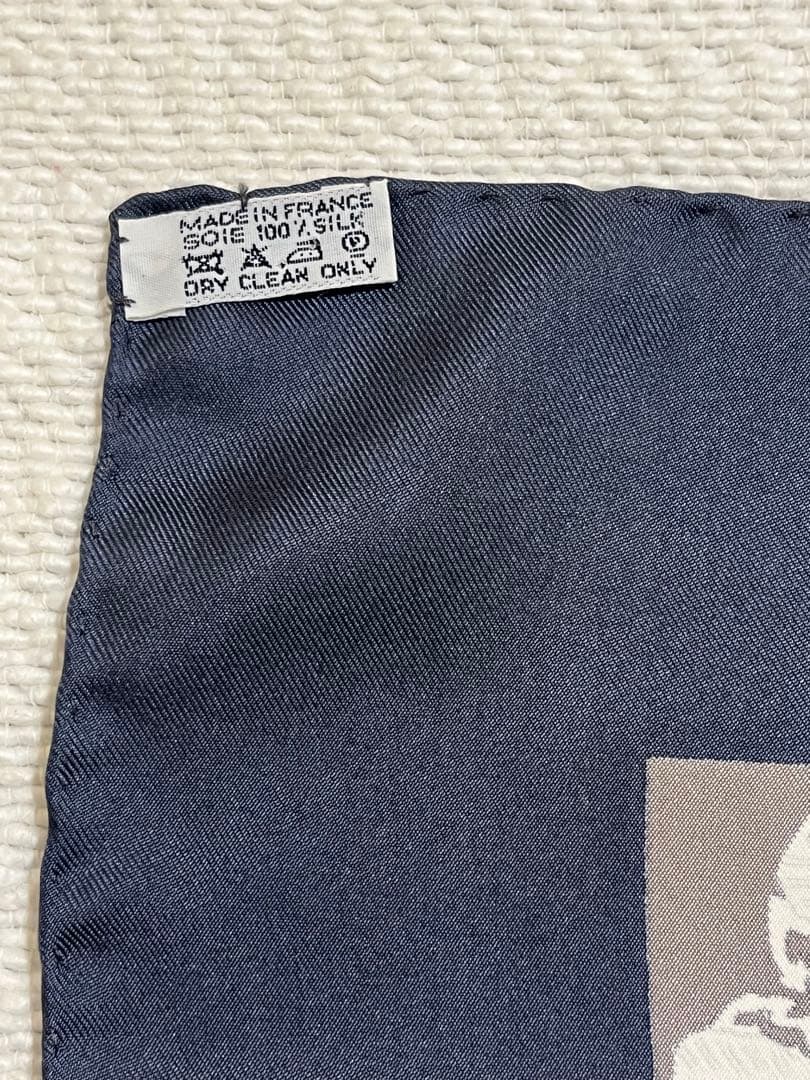 エルメス カレ90 FEUX DE L'HIVER 雪の結晶 グレー／ネイビー