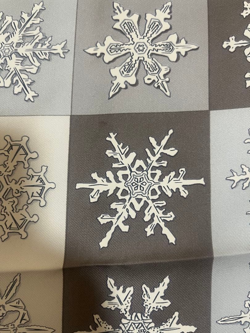 エルメス カレ90 FEUX DE L'HIVER 雪の結晶 グレー／ネイビー