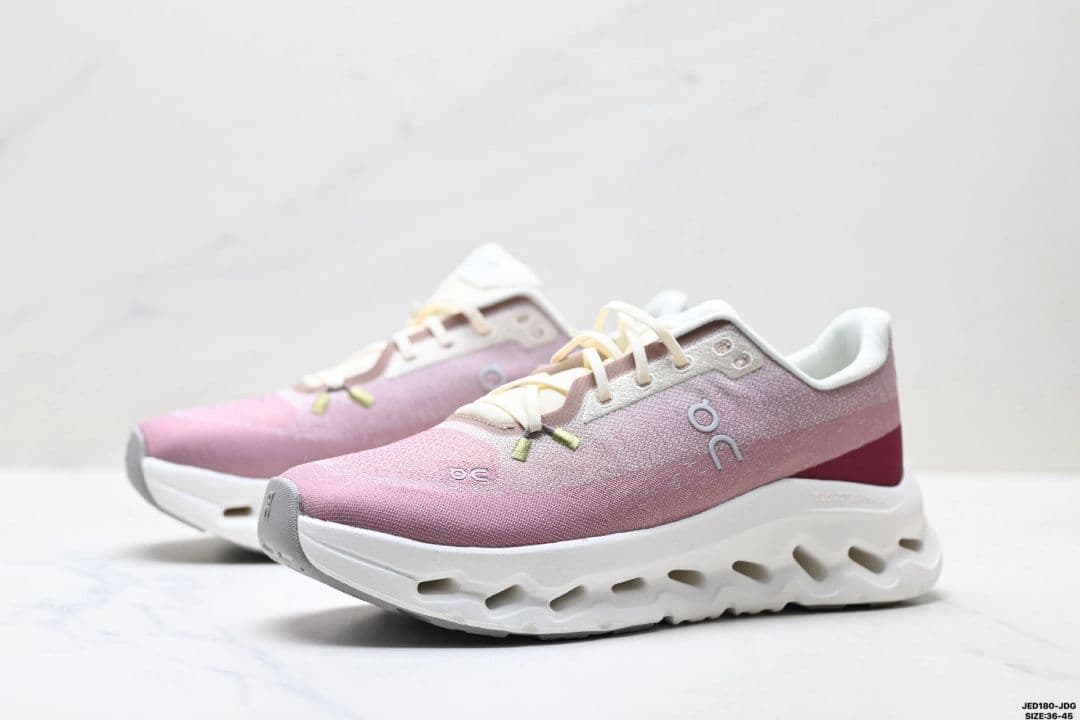 On ピンク ランニングシューズ