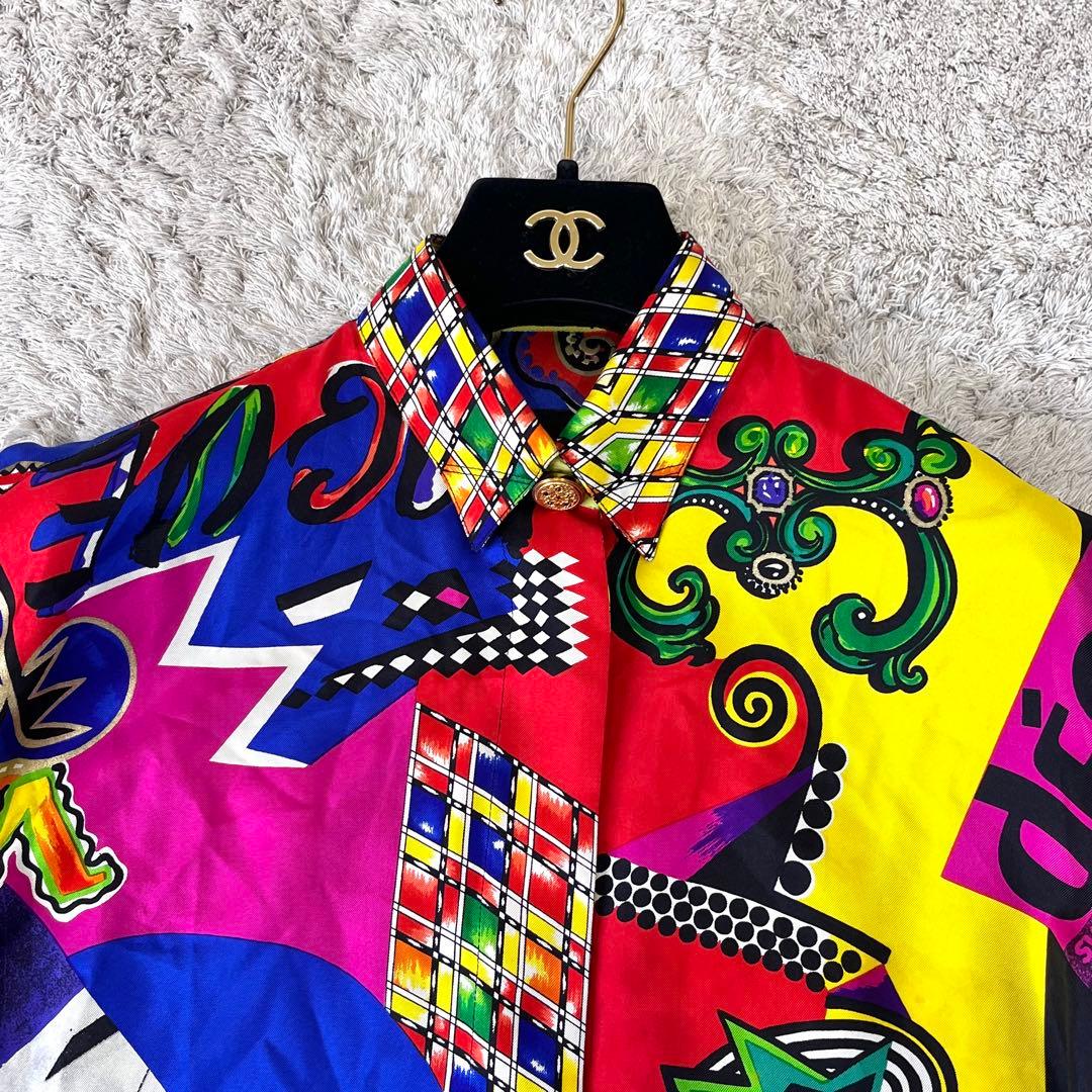 希少【イタリア製】ヴェルサーチ シルク100 VOGUE 総柄 金ボタン シャツ