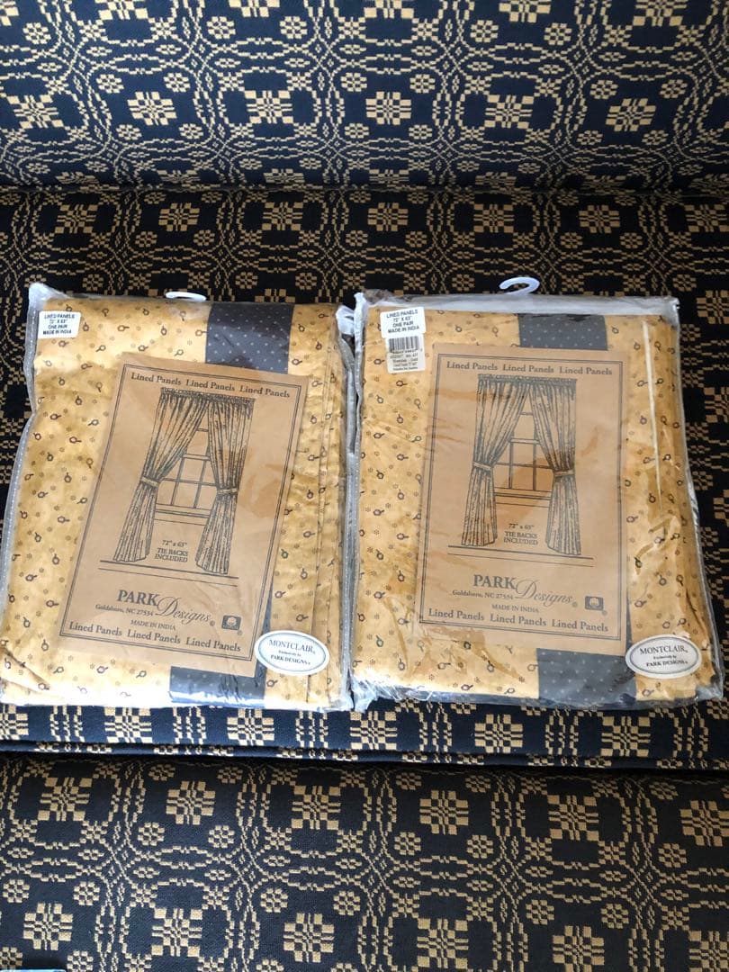 アメリカ　カーテン　2枚組　タッセル2本付き