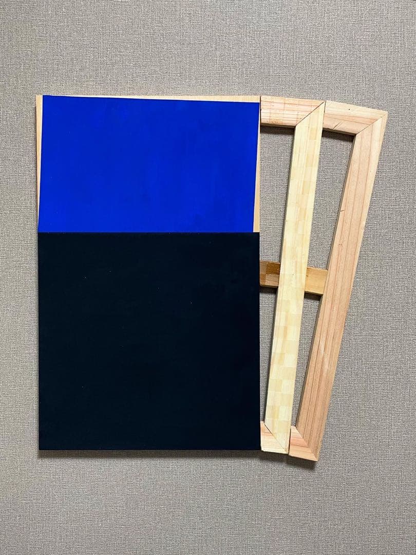 青と黒の抽象画