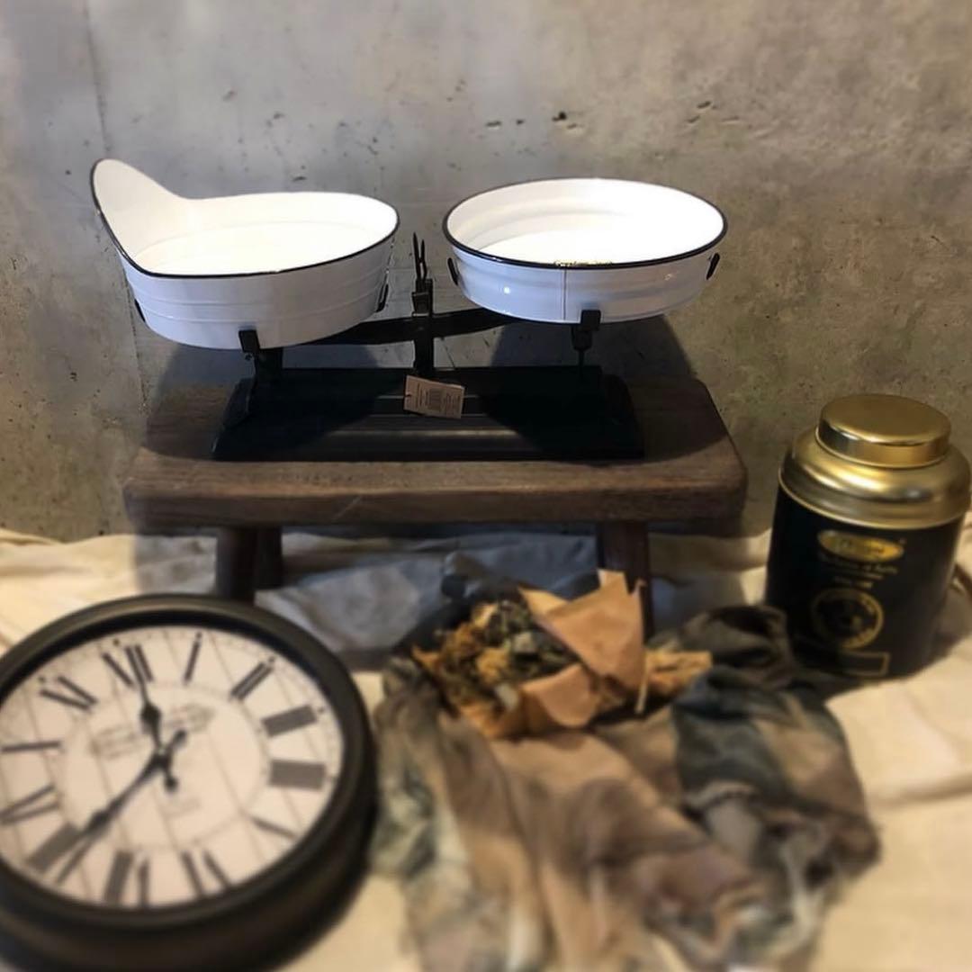 新品未使用　インテリア天秤計り　スケール　ホーロー　琺瑯　什器備品　ガーデン雑貨