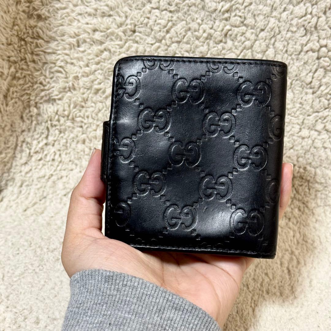 GUCCI グッチ　二つ折り財布　GGマークエンボス