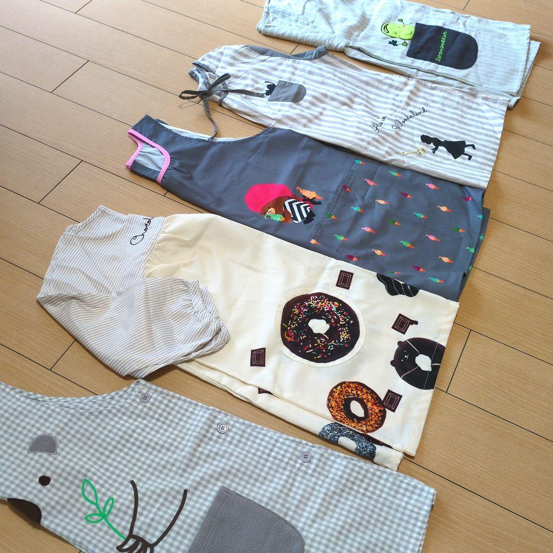 保育エプロン　ドーナツ柄エプロン チョコレートドーナツ刺繍付き