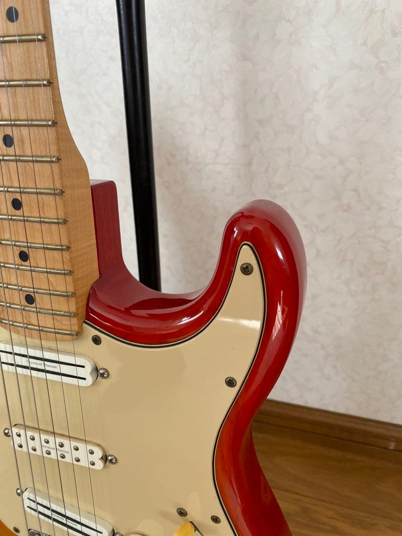 Fender USAneck、seymourduncan bodyストラット