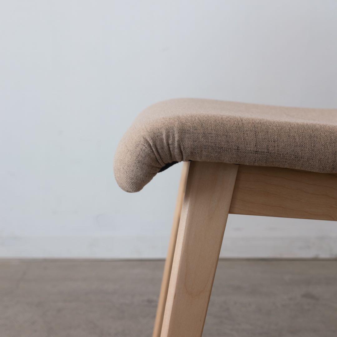 ベージュファブリックダイニングチェア