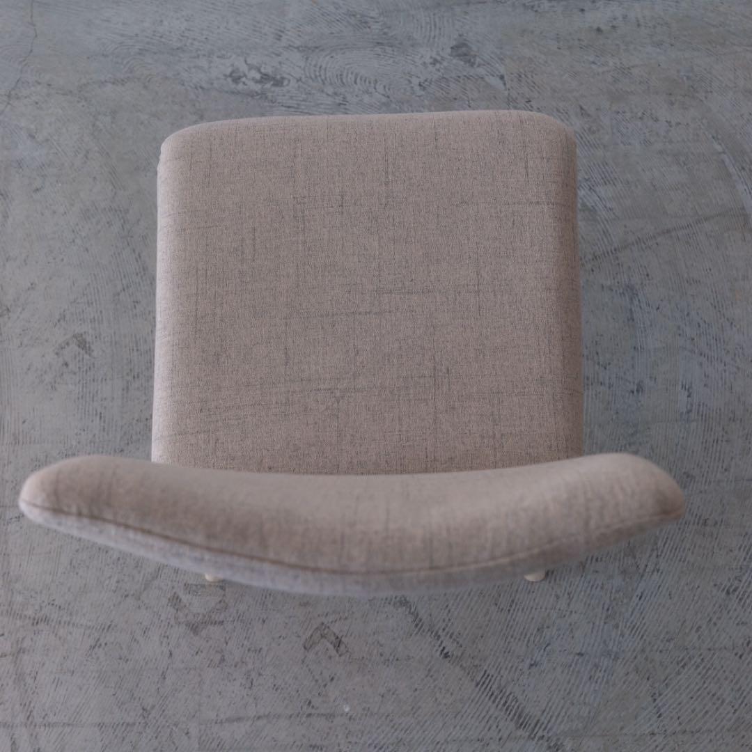 ベージュファブリックダイニングチェア