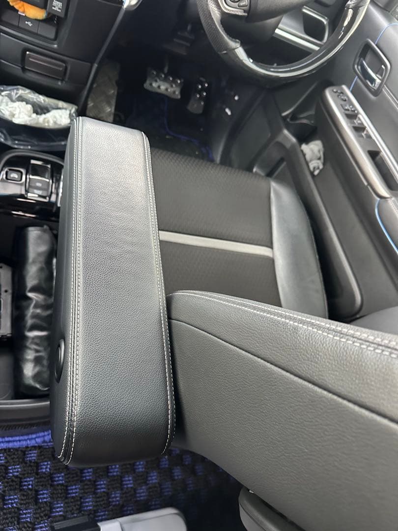 ステップワゴンRPに。N-WGLアームレスト