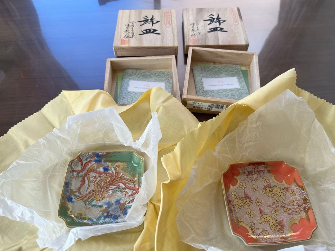 有田焼　4号飾皿　獅子唐草門　桐鳳凰紋